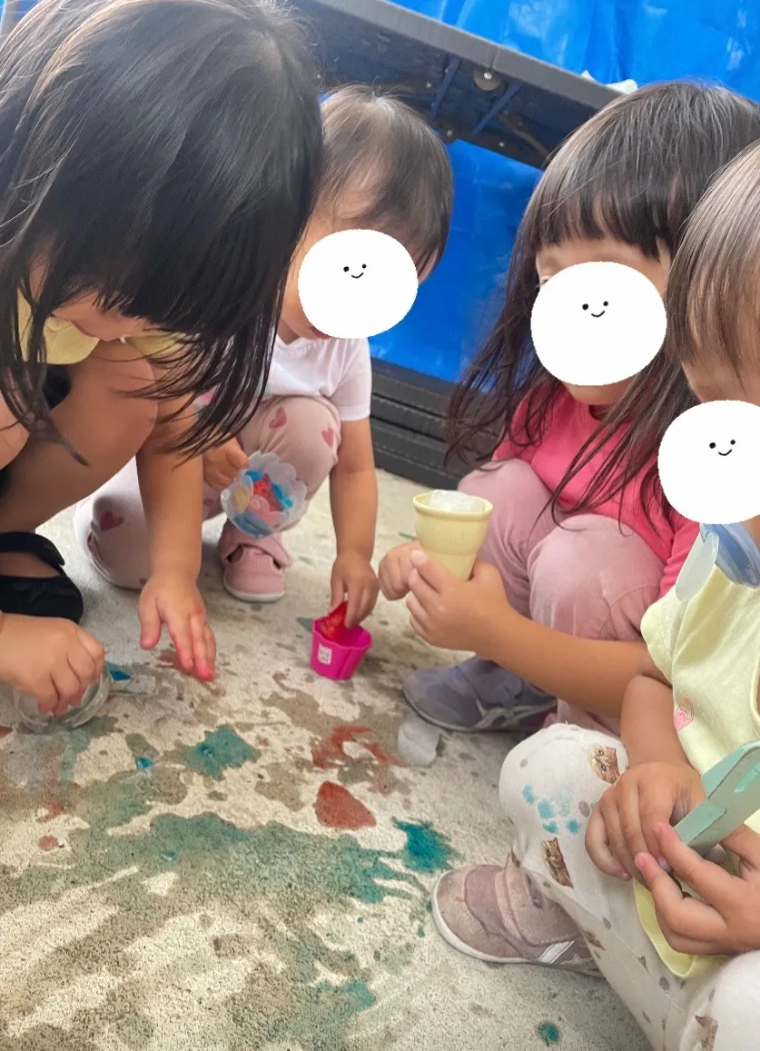 今日は氷遊びをしました！